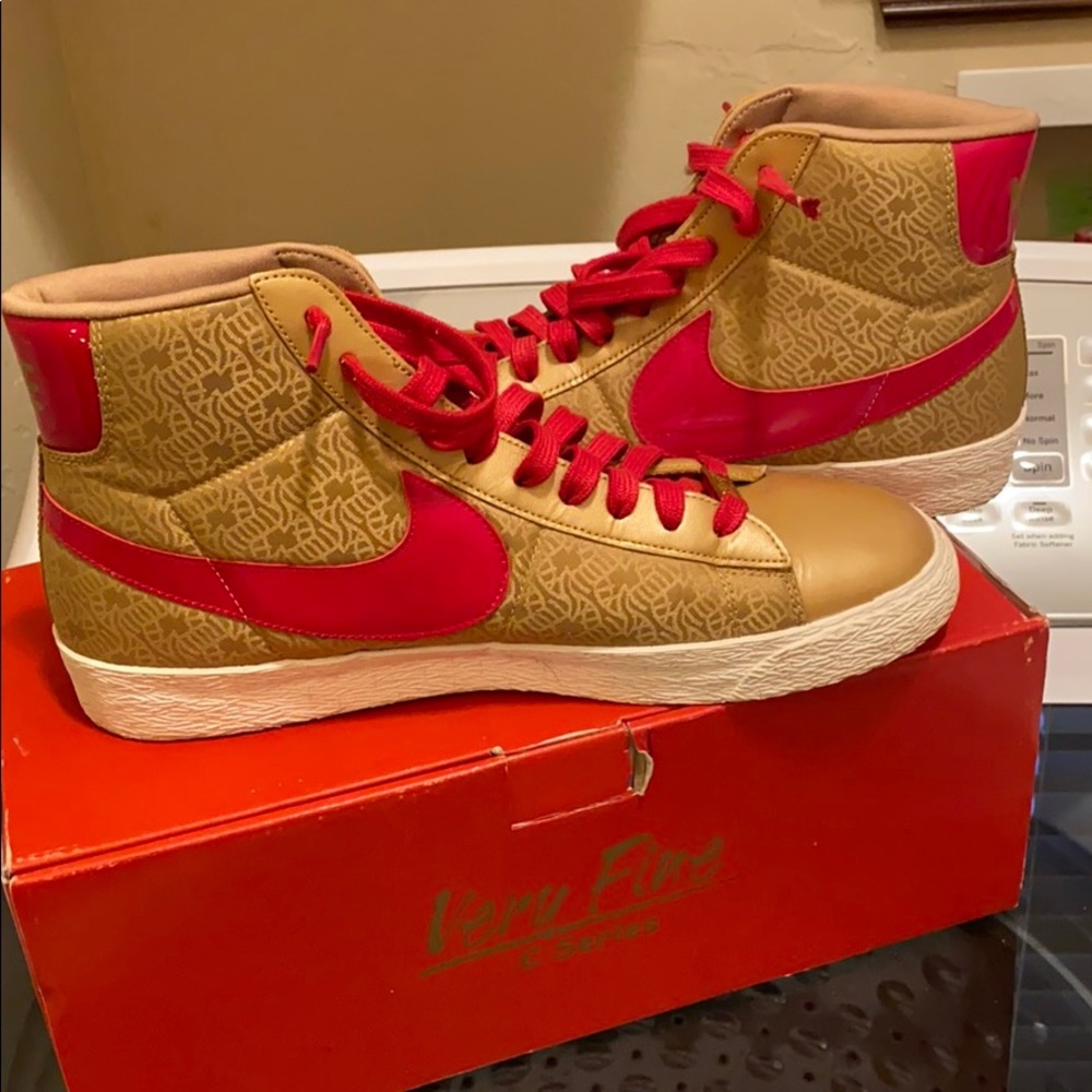 Gold and red NIKE, rare style